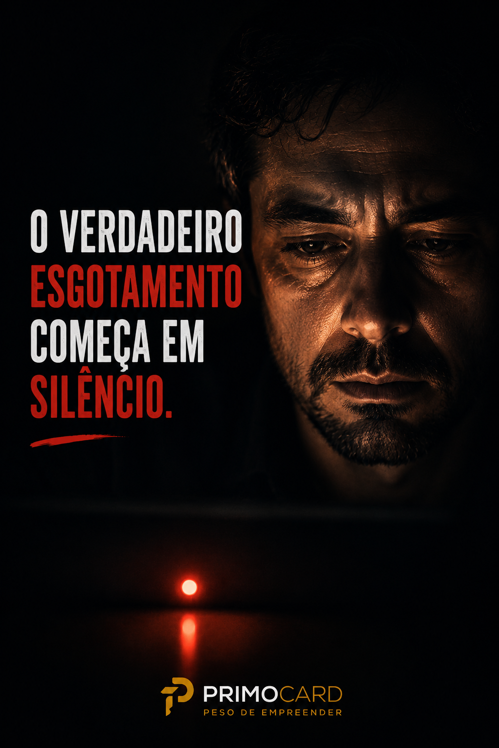 Empresário refletindo em ambiente escuro com mensagem sobre esgotamento silencioso.