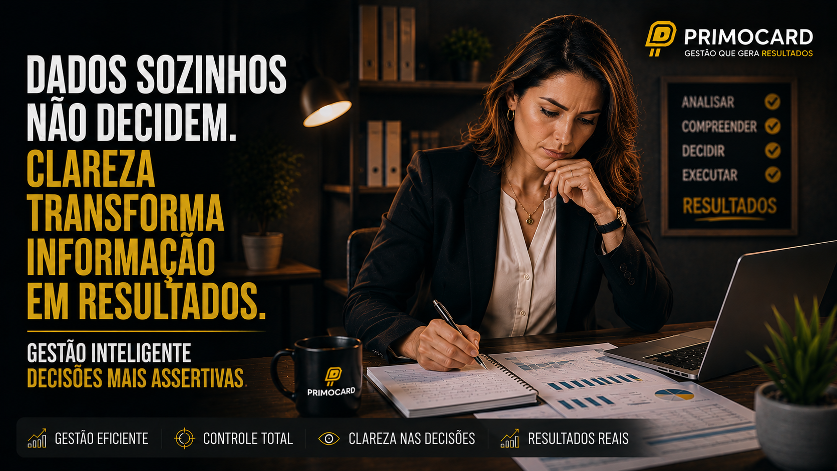 Empresaria avaliando indicadores e tomando decisoes estrategicas para o negocio.