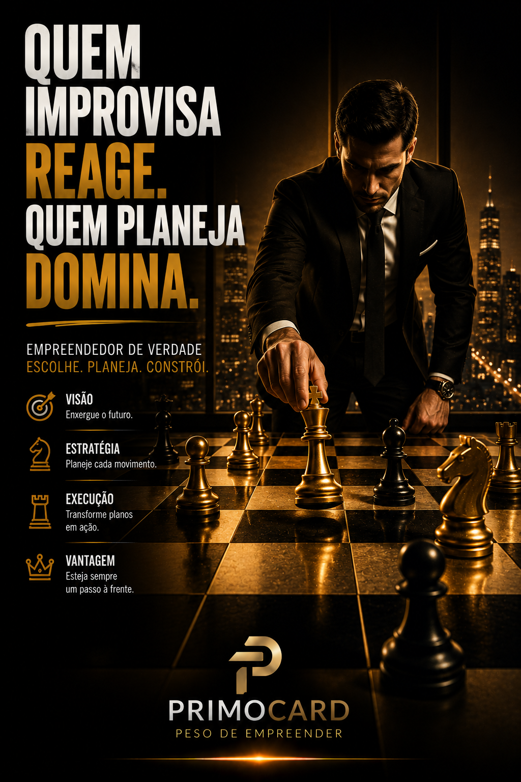 Empresário movimentando peça de xadrez representando estratégia.