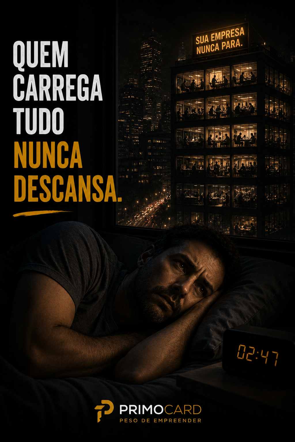 Empresário acordado durante a madrugada observando sua empresa ainda funcionando.