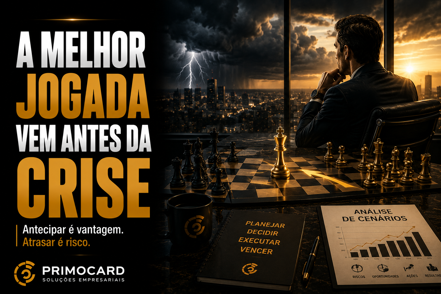 Empresario analisando tabuleiro de xadrez simbolizando estrategia empresarial.