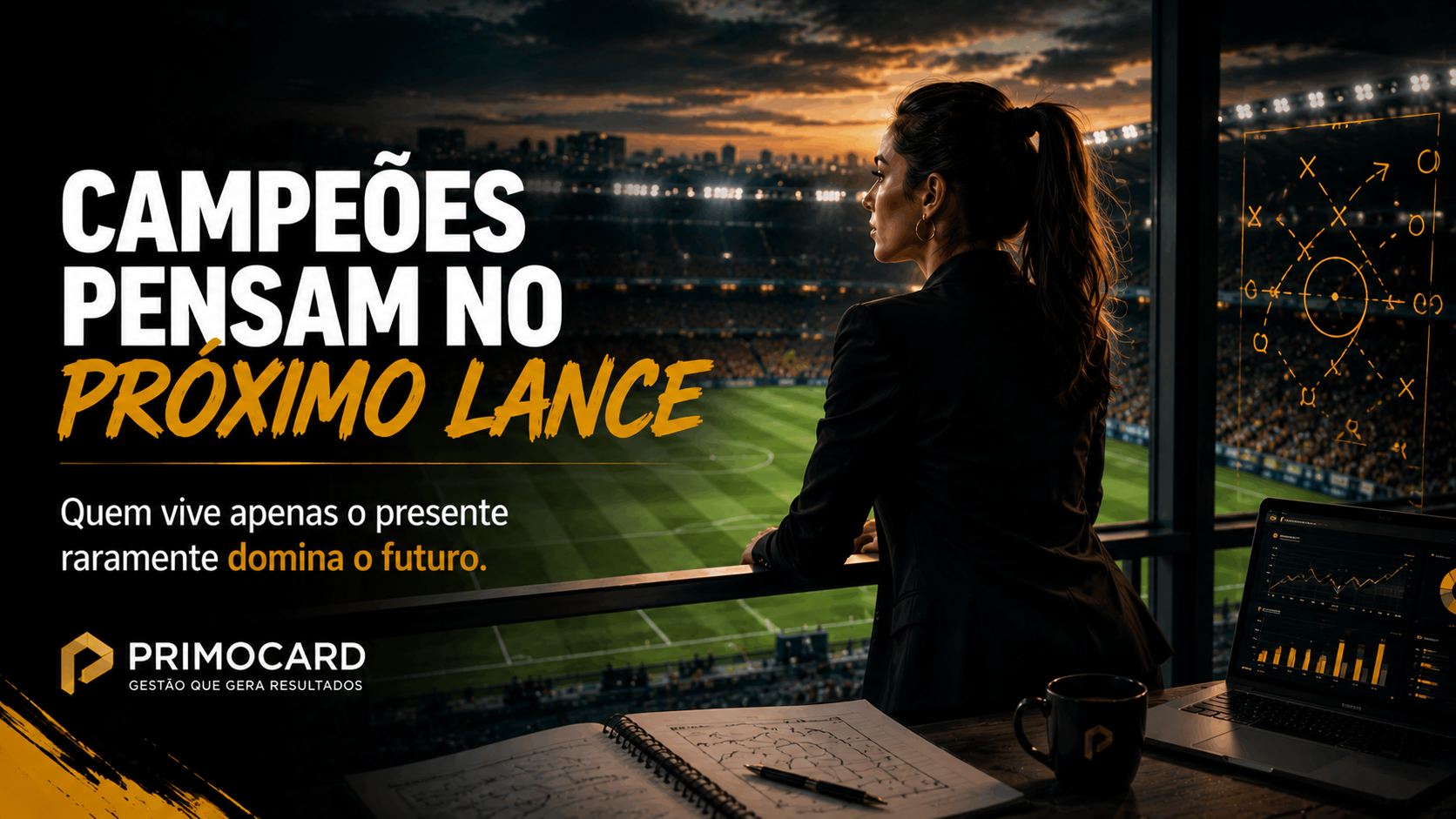 Mulher observando estadio do alto enquanto planeja os proximos movimentos da empresa.
