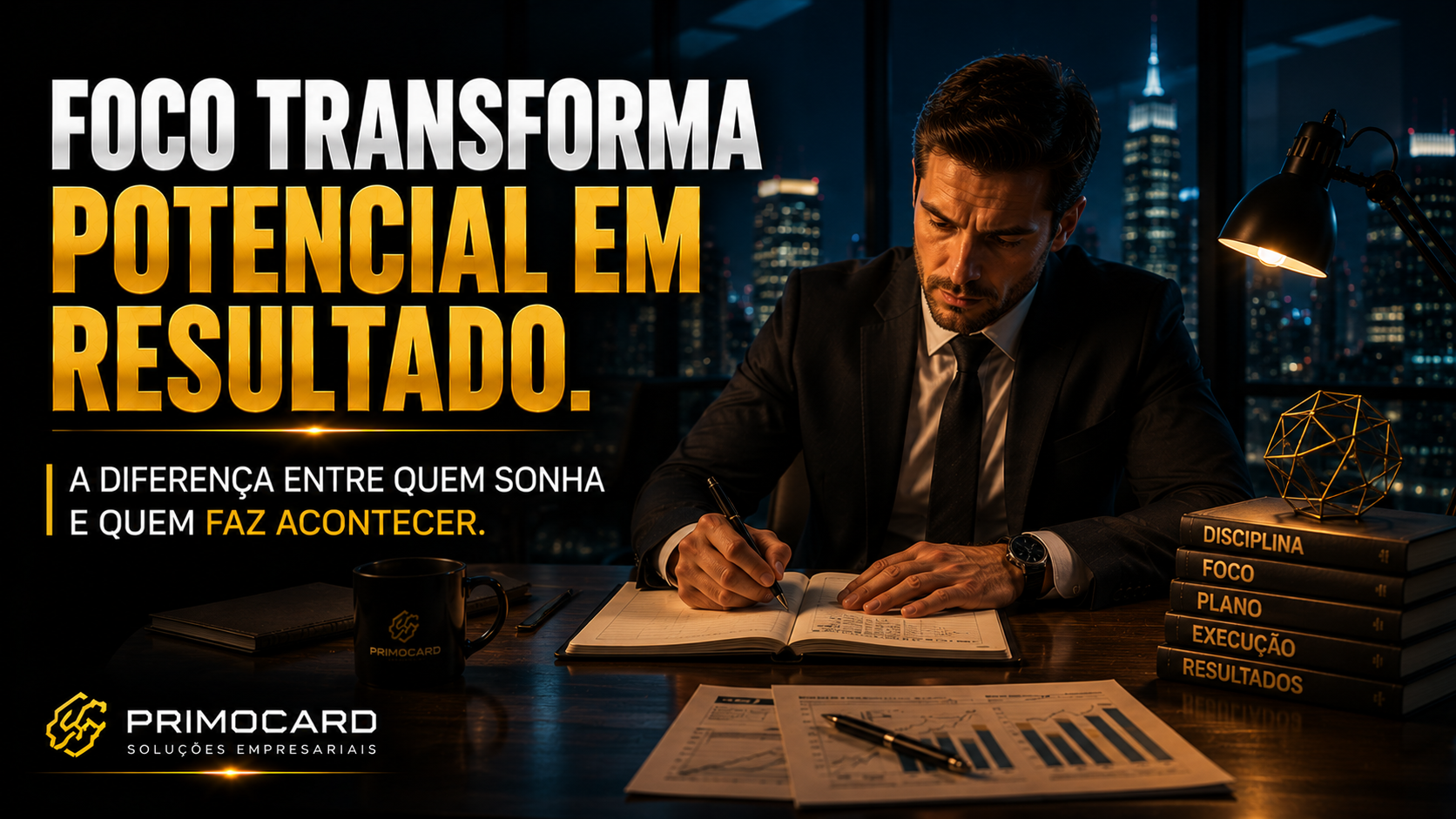 Empresario analisando relatorios financeiros e indicadores de desempenho em escritorio moderno, representando controle financeiro e lucro estrutural.