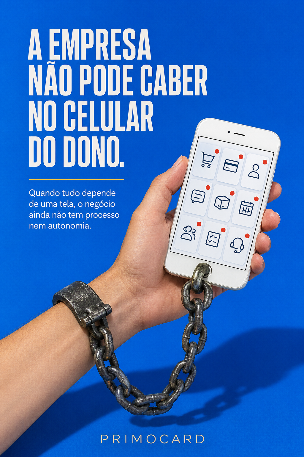 Mão acorrentada a um celular com aplicativos empresariais, representando uma empresa dependente do dono.