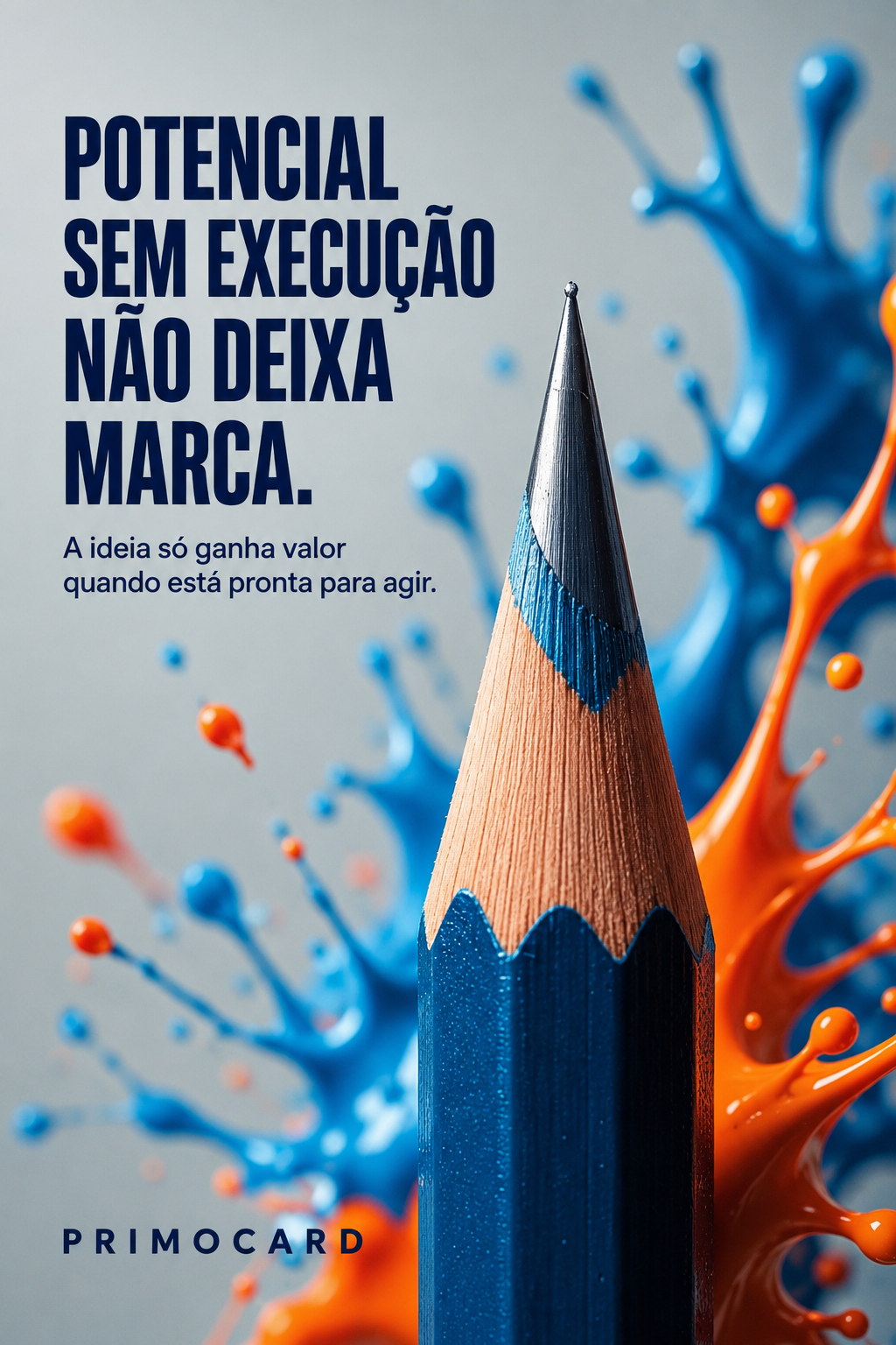 Lápis azul apontado cercado por respingos de tinta azul e laranja representando potencial pronto para agir