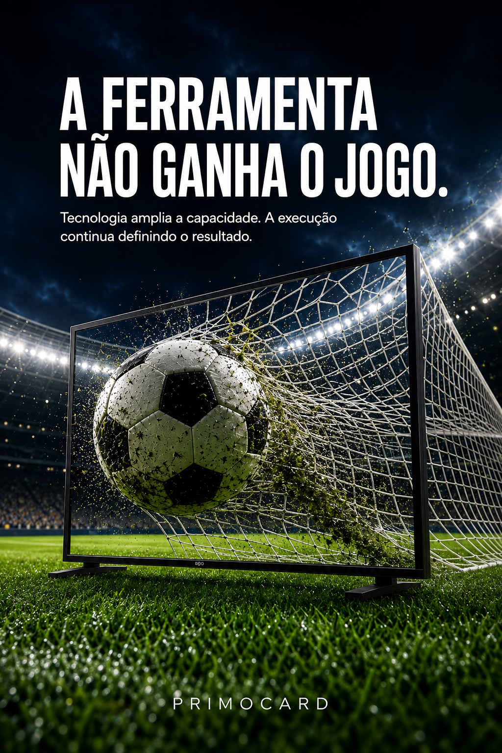 Bola atravessando uma tela posicionada diante de uma rede de futebol, representando a tecnologia como ferramenta e não como resultado.