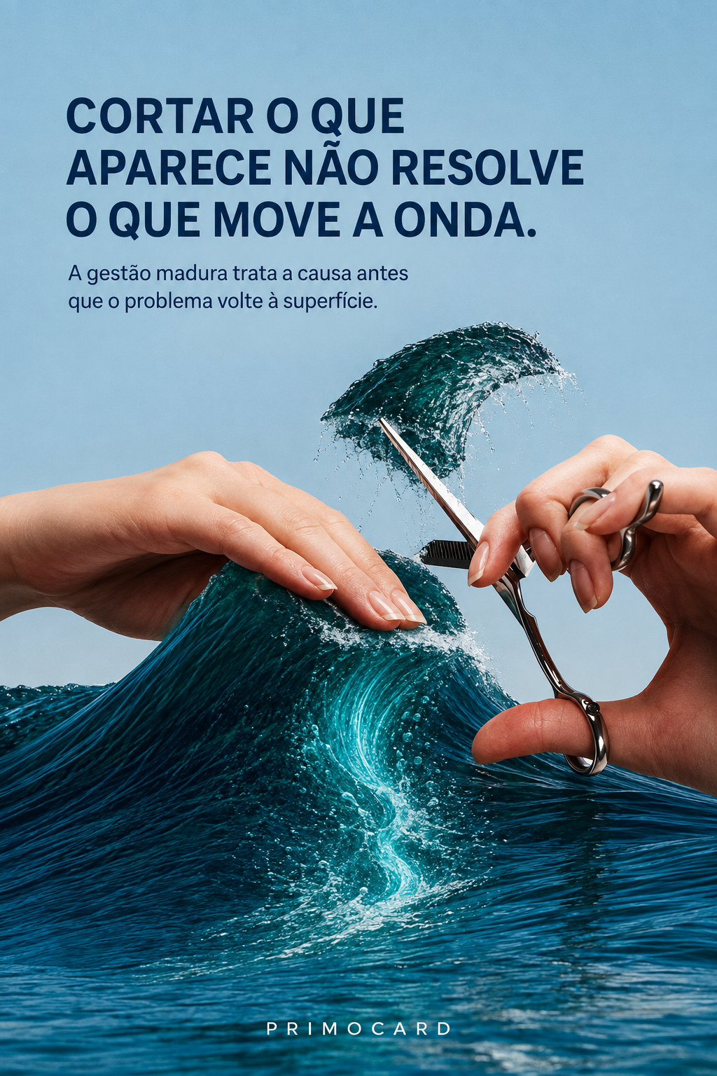 Mãos seguram e cortam uma onda com uma tesoura, representando a tentativa de eliminar um problema sem resolver sua causa.