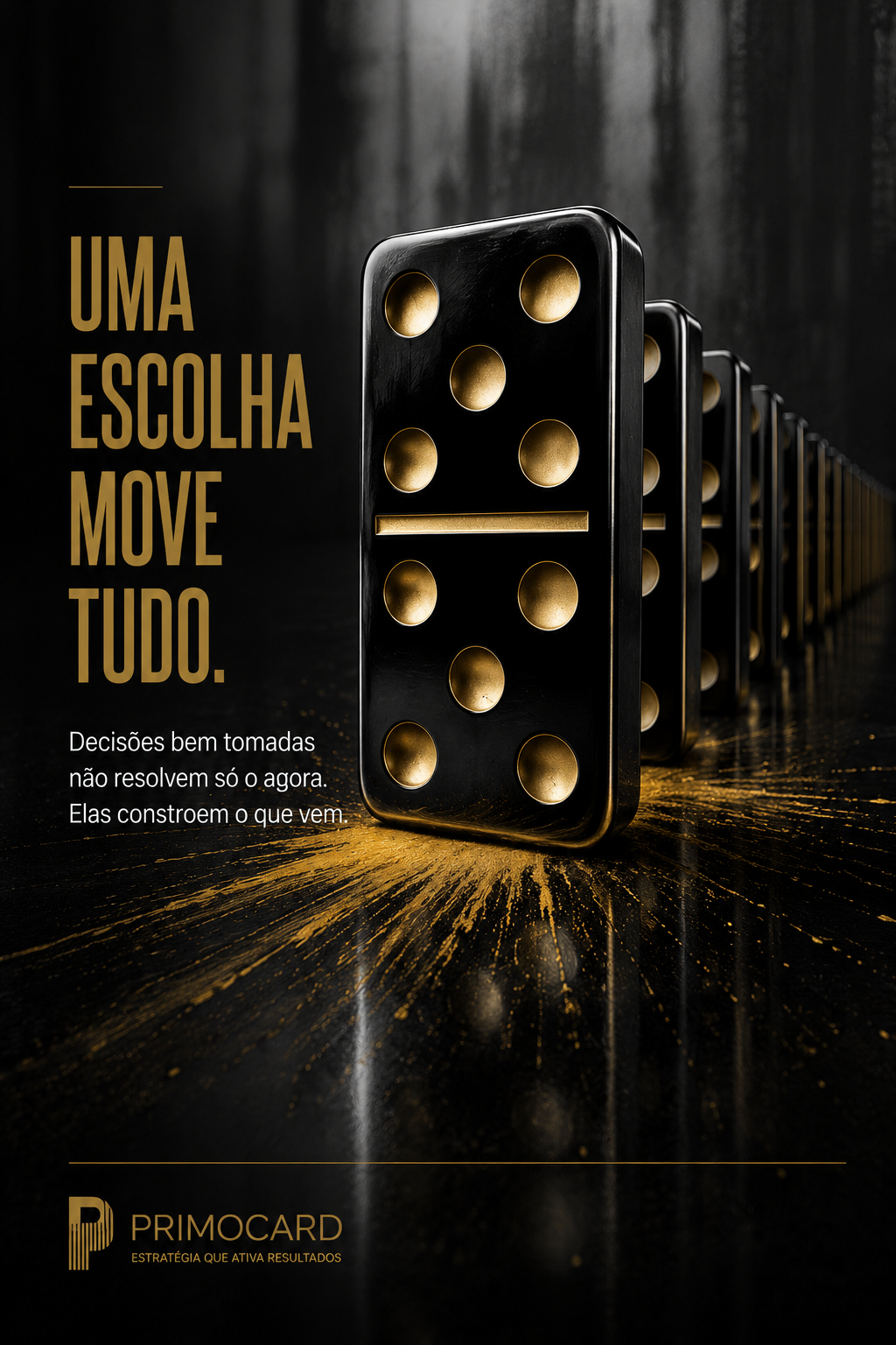 Peças de dominó pretas e douradas alinhadas, representando o impacto contínuo de uma decisão.