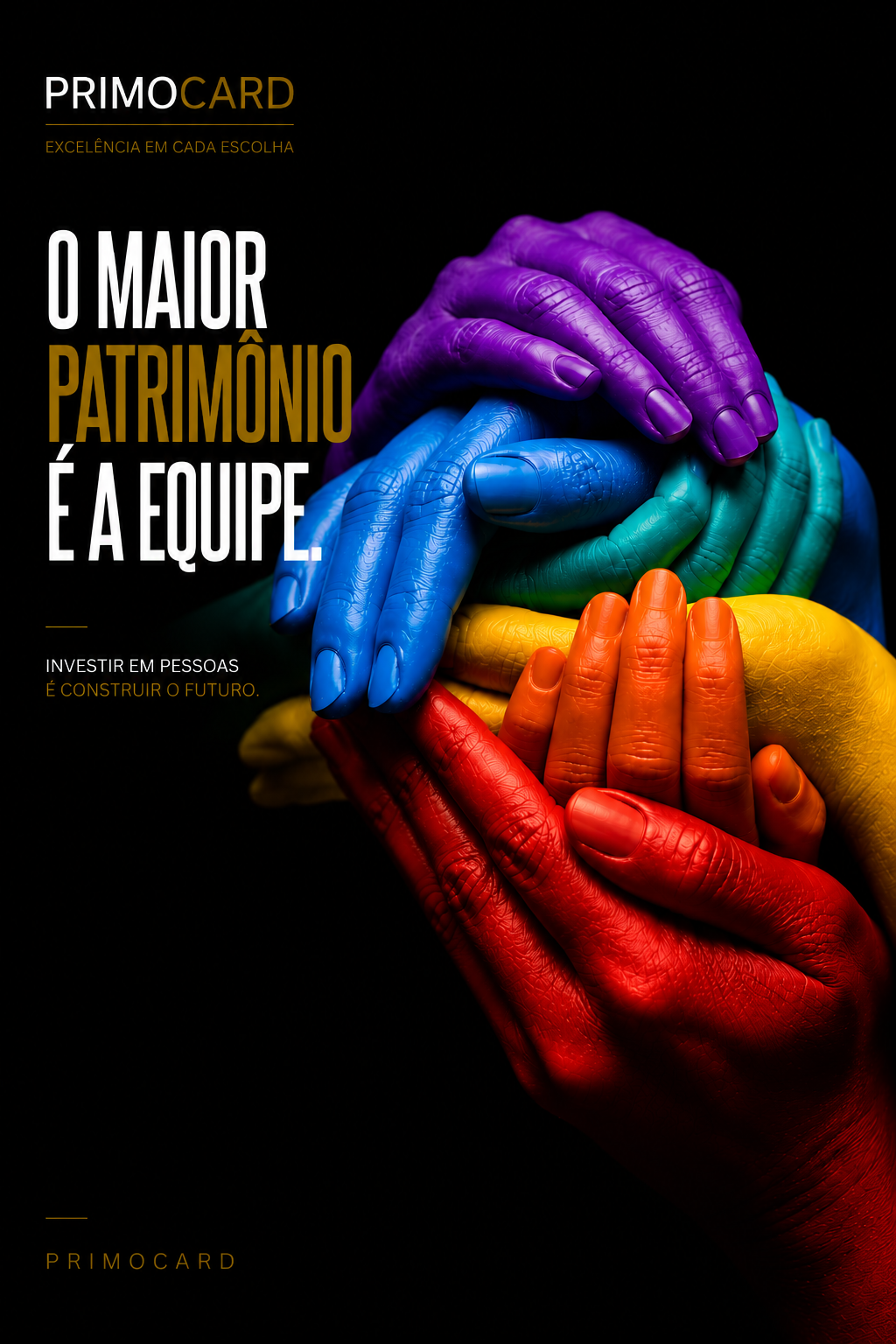 Mãos de diferentes cores unidas em gesto de apoio, representando diversidade, colaboração e valorização da equipe.