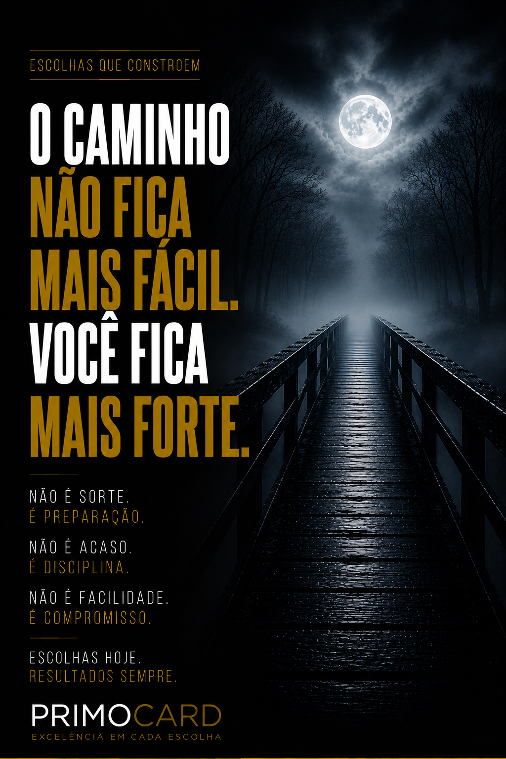 Ponte de madeira sob a luz da lua, cercada por árvores e neblina, em arte da Primocard sobre preparação e disciplina.